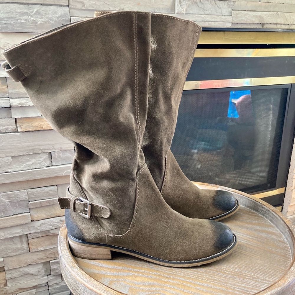 Kelsi Dagger size 10. Never Worn.